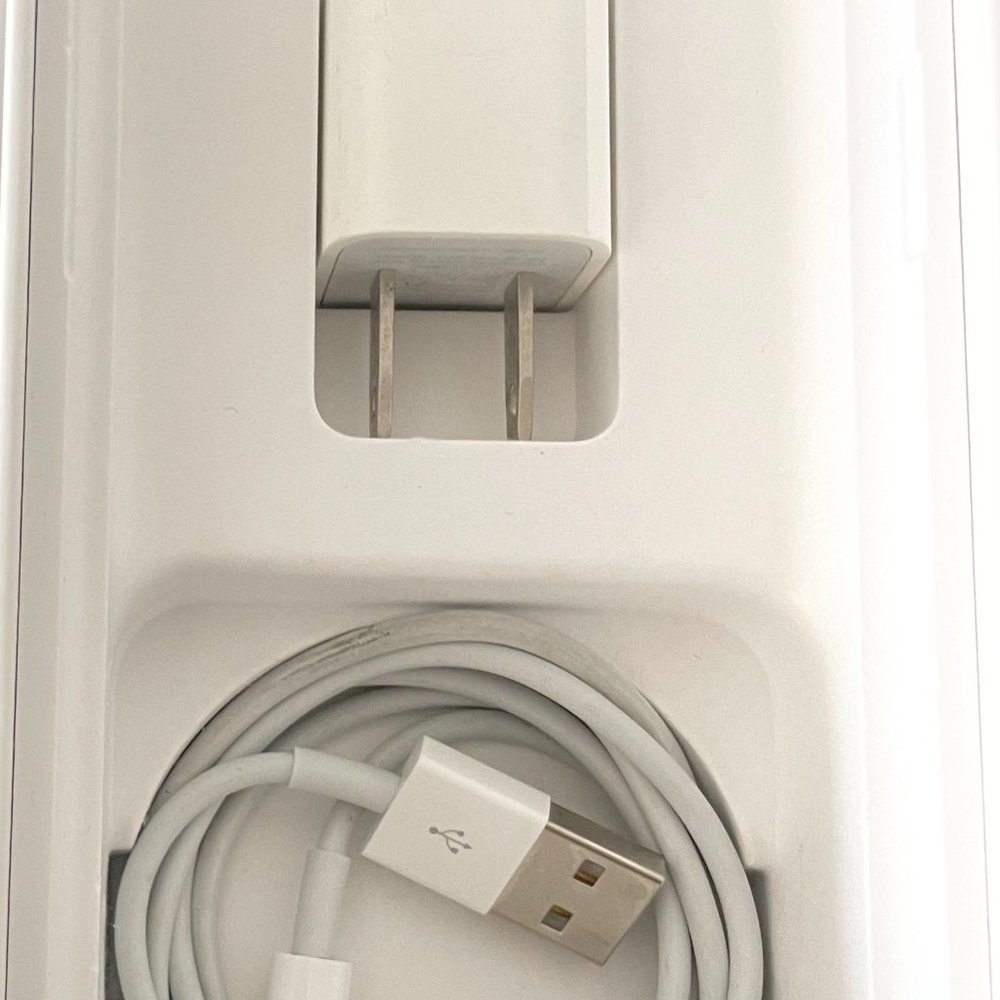 Like NEW Apple iPhone X - 256GB - Silver (Unlocked) Model #: MQCP2LL/A - Picture 7 of 10